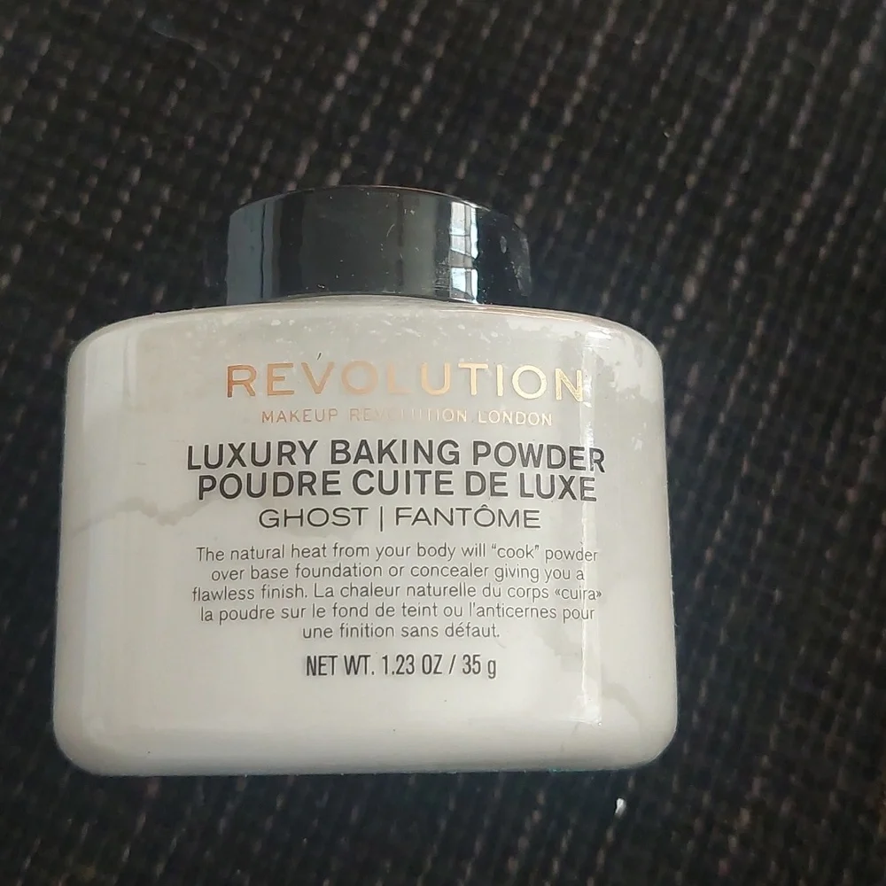 New rmakeup‎ evolution baking powder Ghost